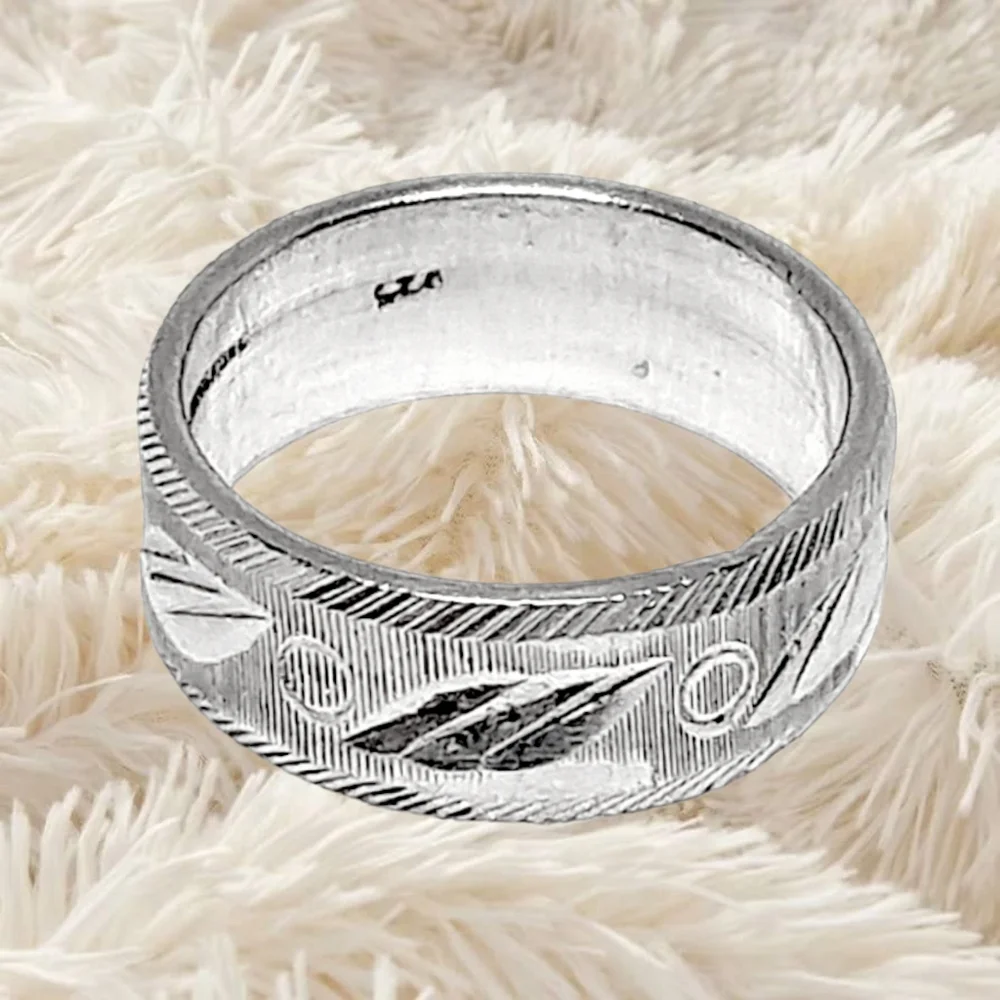 Sterling Silver Ring with Interesting Design. Size 3. NWOT.